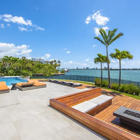 Indulge In Luxury Your Tranquil Resort Mansion Awaits In Vibrant Miami